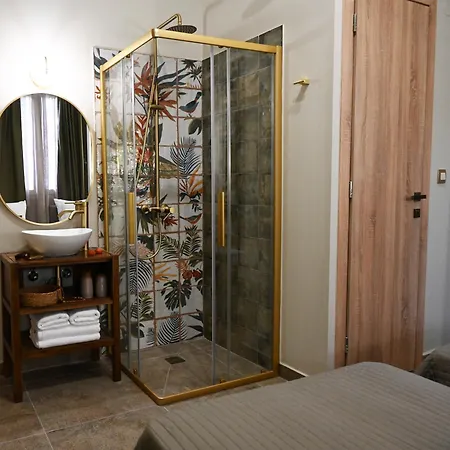 Vivis Hub Aparthotel 4*