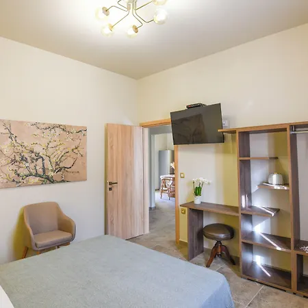 Aparthotel Vivis Hub 4*