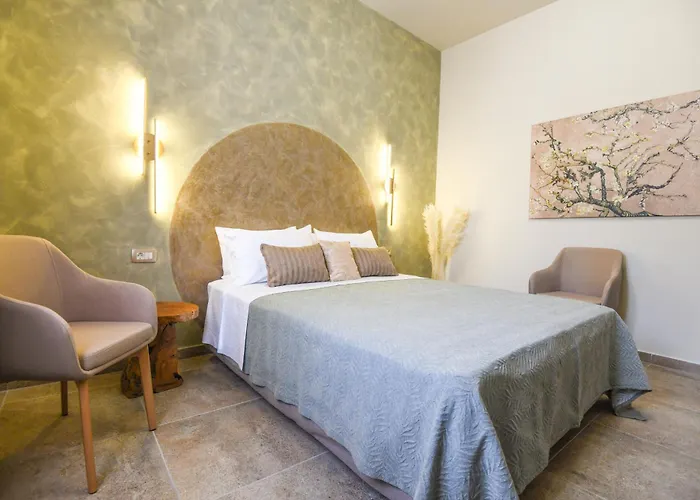 Vivis Hub Aparthotel 3*