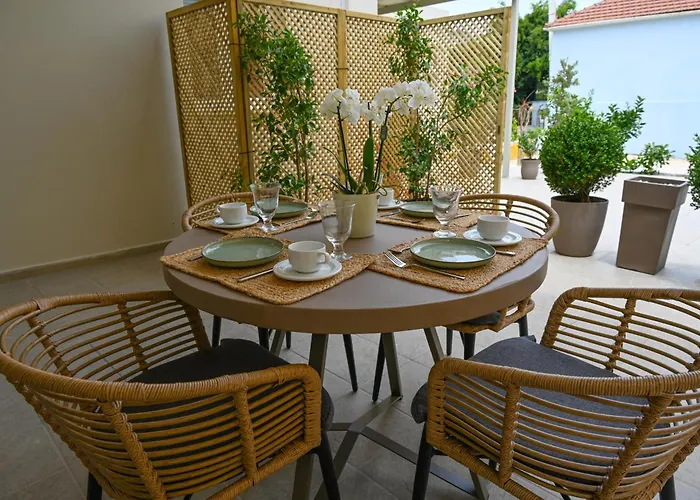 Vivis Hub Aparthotel 3*