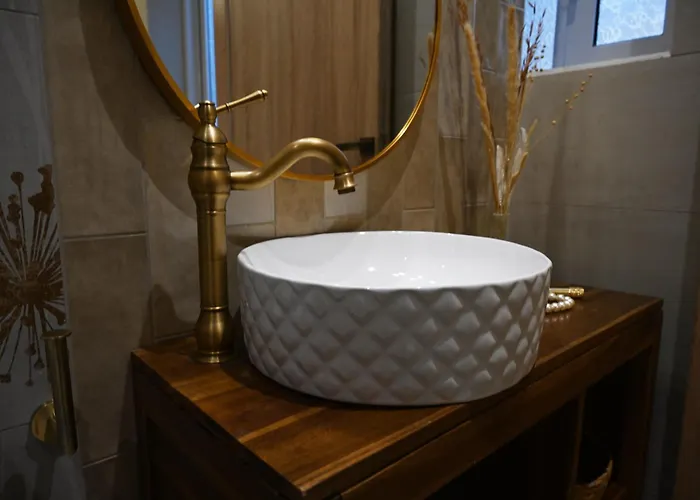 Vivis Hub Aparthotel 3*