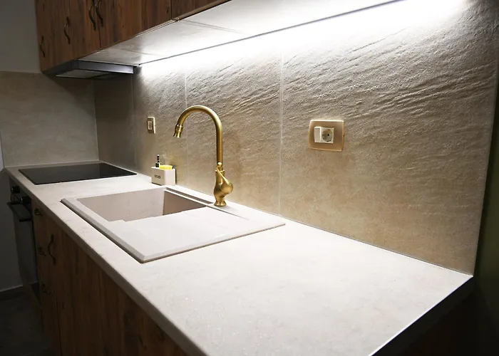 Vivis Hub Aparthotel 3*