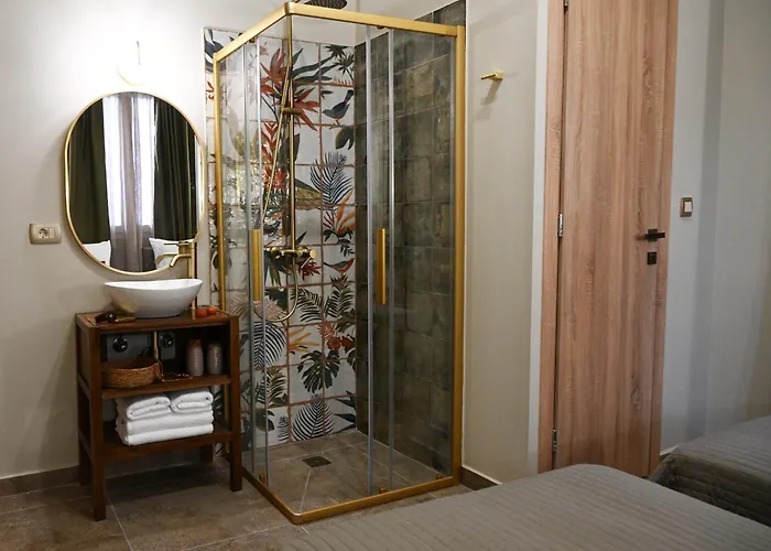 Vivis Hub Aparthotel 3*