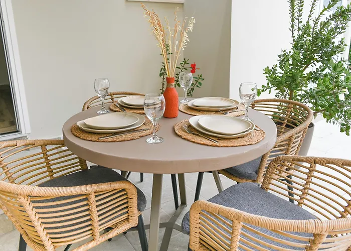 Vivis Hub Aparthotel 3*